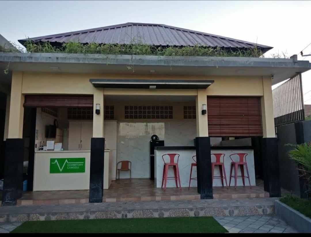 V Canggu Dormitory מראה חיצוני תמונה
